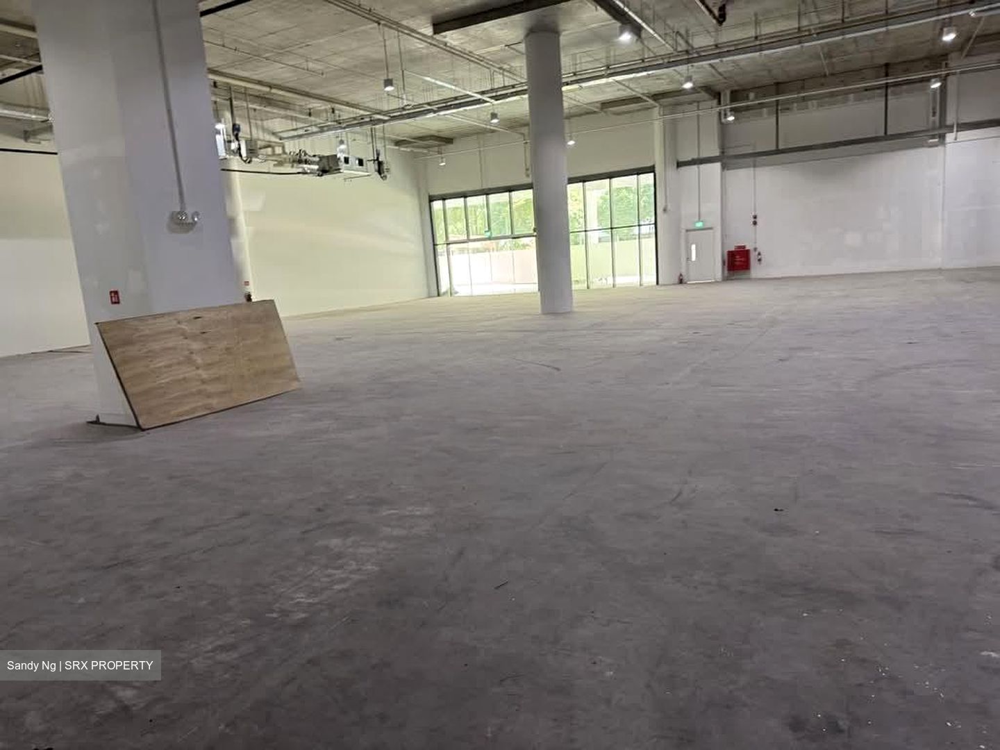 BIG BOX (D22), Retail #572115971